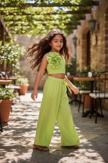 Σετ παντελόνι με κροπ-τοπ με καρφίτσα λουλούδι - Image 1