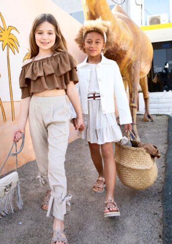 Μπουφάν εκρού με κρόσια πίσω στην πλάτη. - Image 1