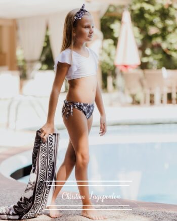 Σετ Mαγιό Μπικίνι λευκό μαύρο με βολαν - Image 1