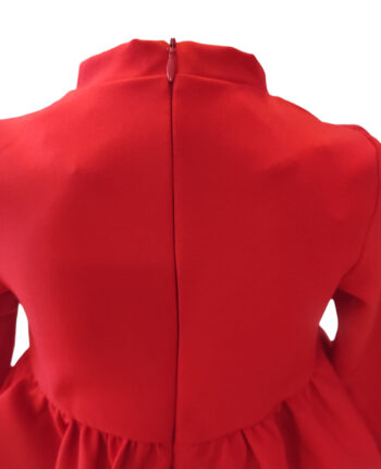 Φόρεμα με βολάνακια και κολιέ με πέρλες - Image 4