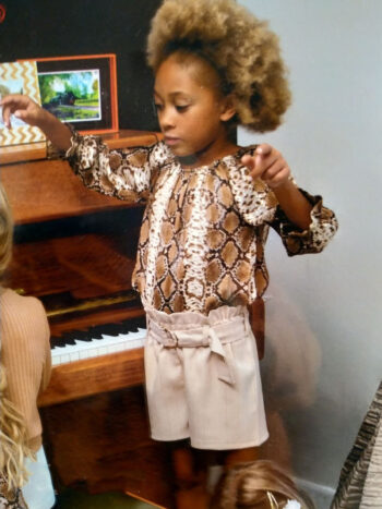 Μπλούζα με λάστιχο και σούρα στο λαιμό - Image 2