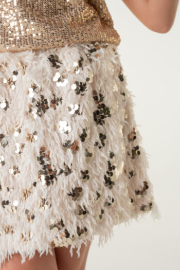 Σετ τοπ μακριά μανίκια με παγιετες και φούστα με πούπουλα - Image 10