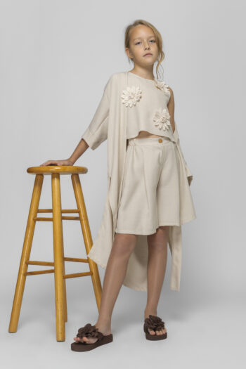 Σετ τοπ με λουλούδια και βερμούδα - Image 2