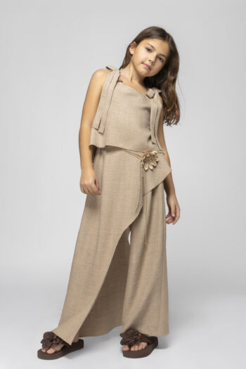 Σετ τοπ με λουλούδια στην πλατύ και παντελόνι με άνοιγμα και ενσωματωμένο σορτς - Image 3